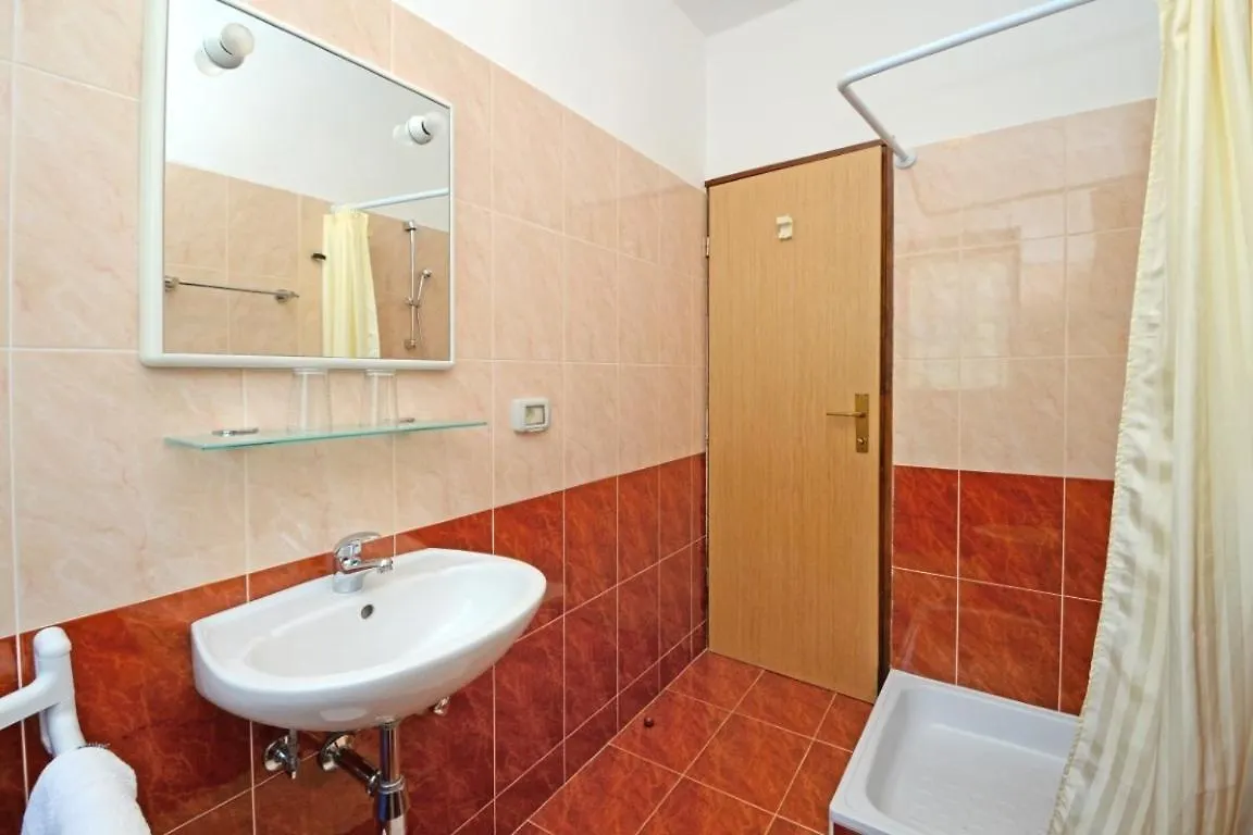 Valizza Apartments With Pool Albina
