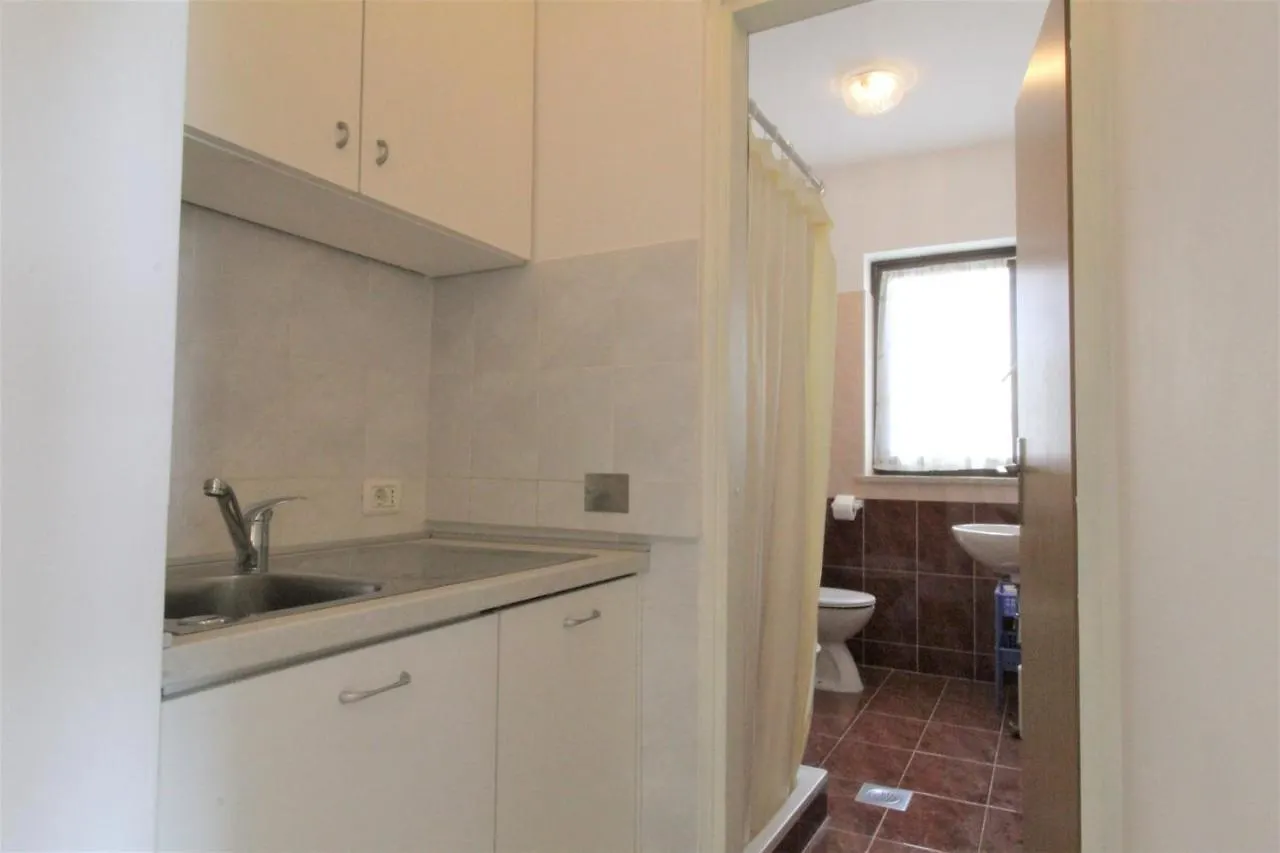 Valizza Apartments With Pool Albina בית הארחה