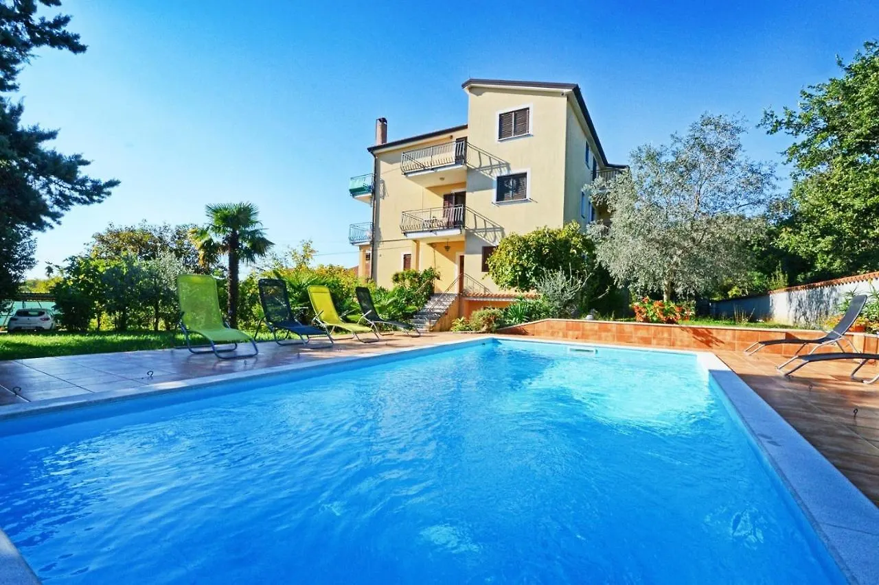 Apartments With Pool Albina Umag 4*,