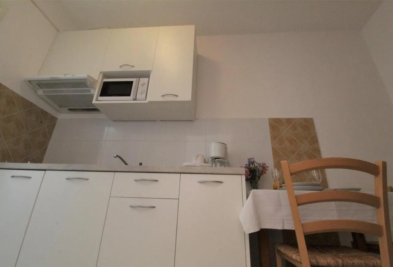 **** בית הארחה Valizza Apartments With Pool Albina סלובניה
