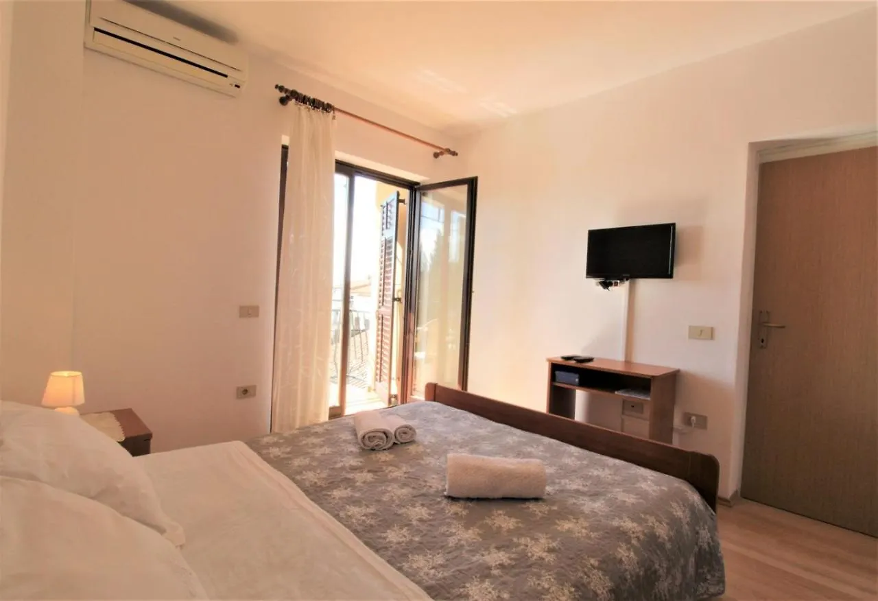 Valizza Apartments With Pool Albina 4*,