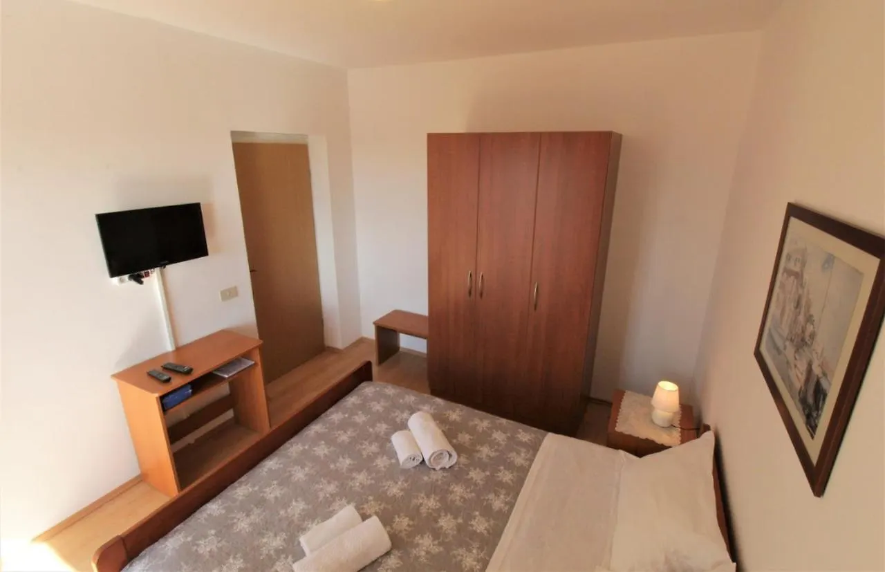 בית הארחה Valizza Apartments With Pool Albina