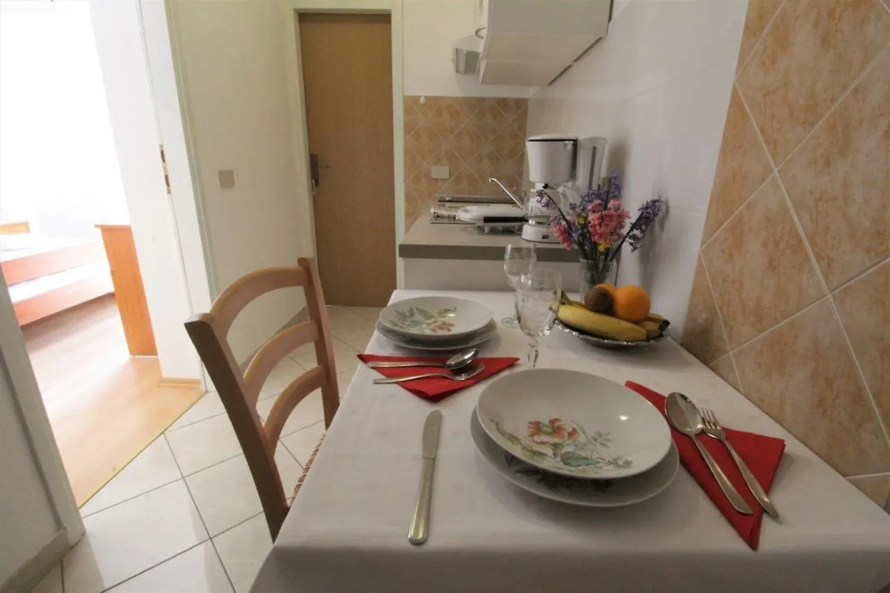 Valizza Apartments With Pool Albina