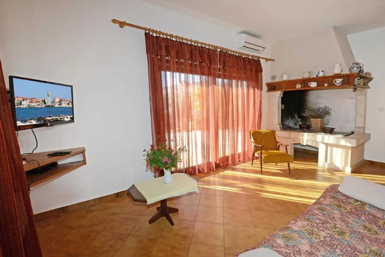 Apartments With Pool Albina Umag Penzion