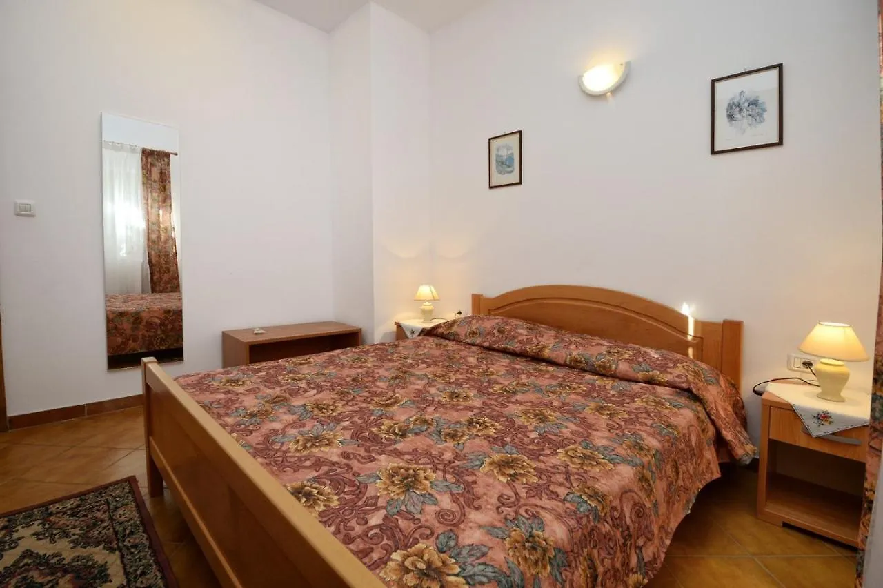 Valizza Apartments With Pool Albina