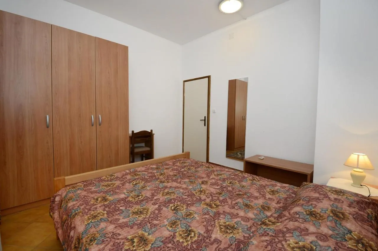 Apartments With Pool Albina Umag Penzion
