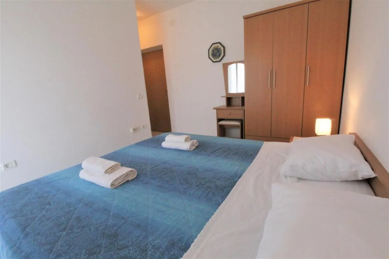 Apartments With Pool Albina Valizza