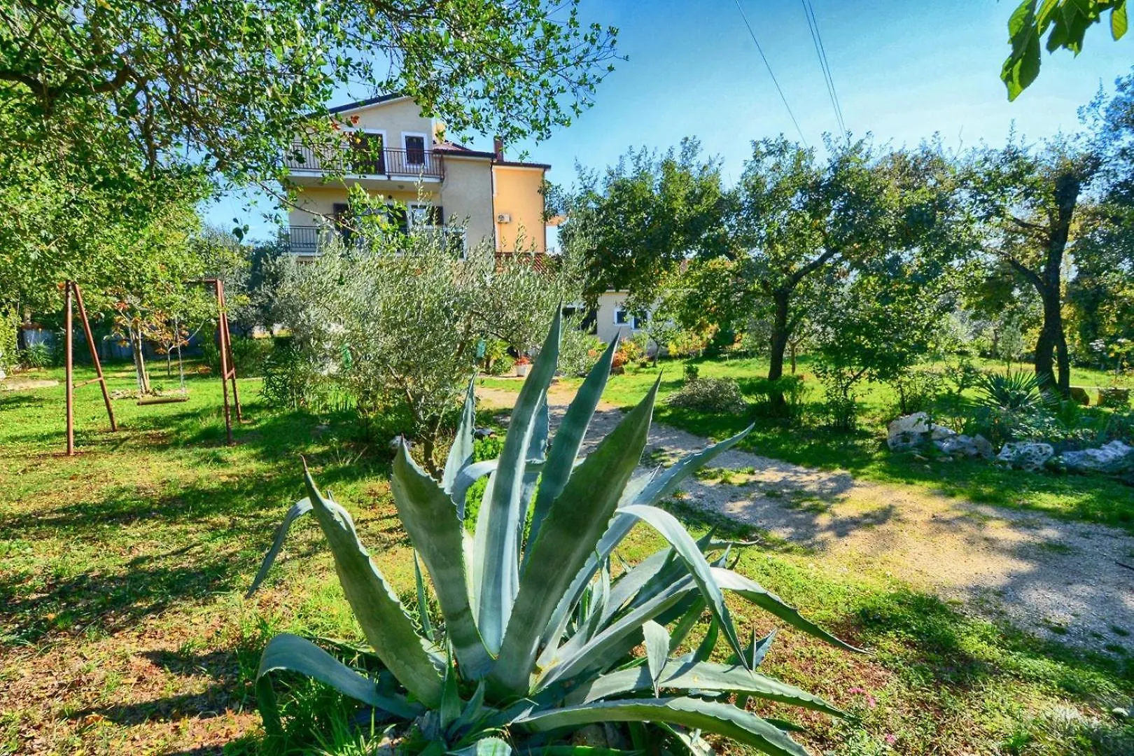 Apartments With Pool Albina Valizza