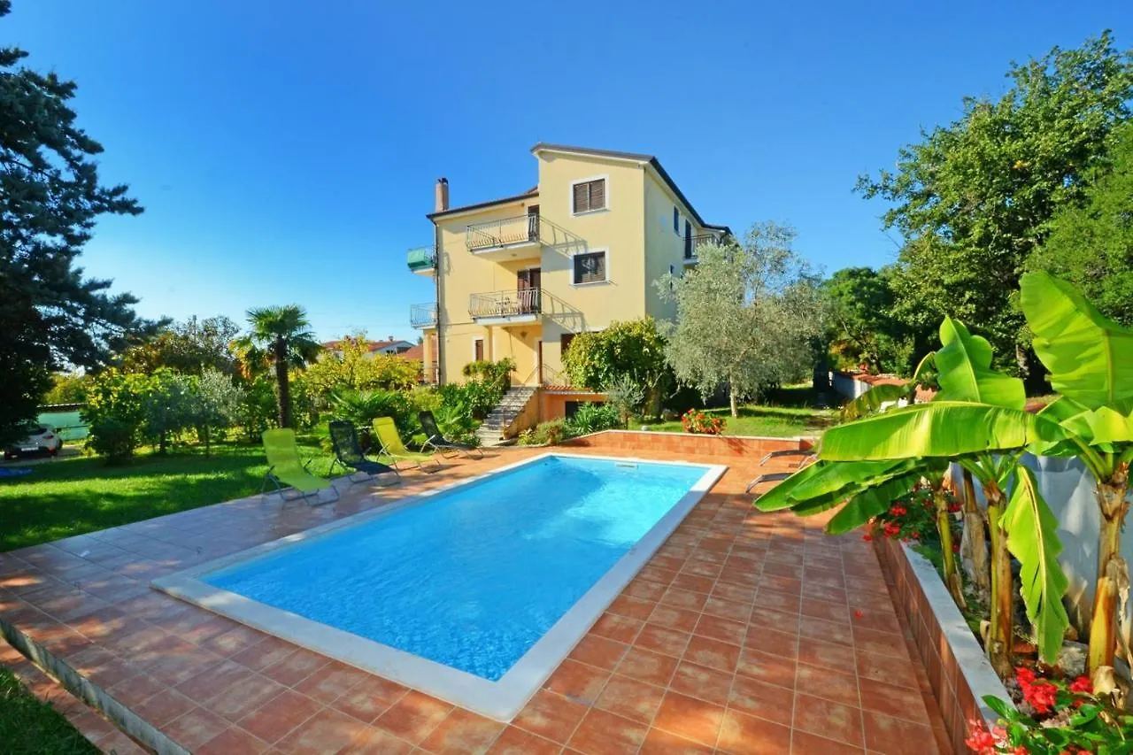 Apartments With Pool Albina Valizza