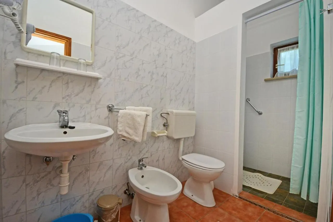 Apartments With Pool Albina Valizza 4*,